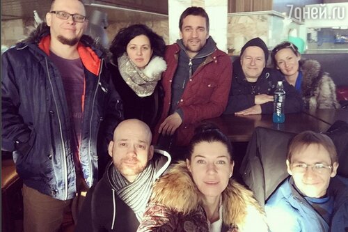 Актеры в середине пути домой