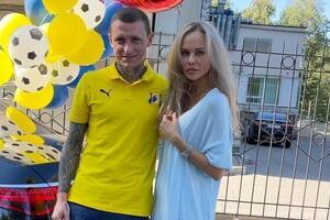 Жену Павла Мамаева оштрафовали за шикарное кольцо с бриллиантом