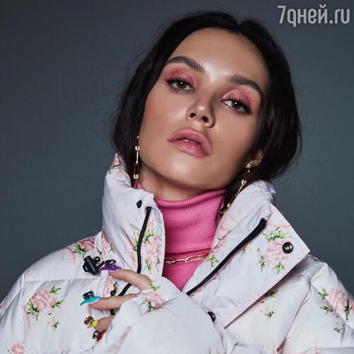 Ольга Серябкина устроила странную фотосессию на фоне мусорных баков