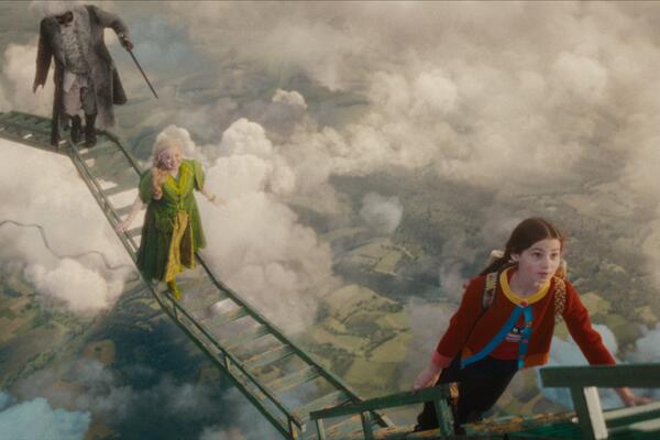 Эндрю Гарфилд и Ребекка Фергюсон в трейлере семейного фэнтези «Вверх по волшебному дереву»