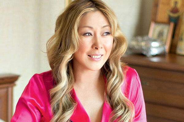 Анита Цой построила на своем участке четыре дома