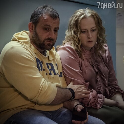 Режиссер Андрей Либенсон и Юлия Ауг на съемках сериала 