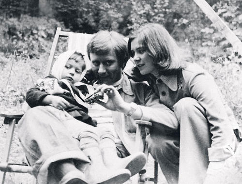 Маше три годика. С папой — Андреем Мироновым и мамой — Ларисой Голубкиной
