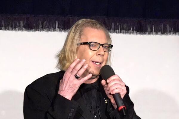 Владислав Демченко подарил 90 драгоценных камней гостям на своем 60-летии