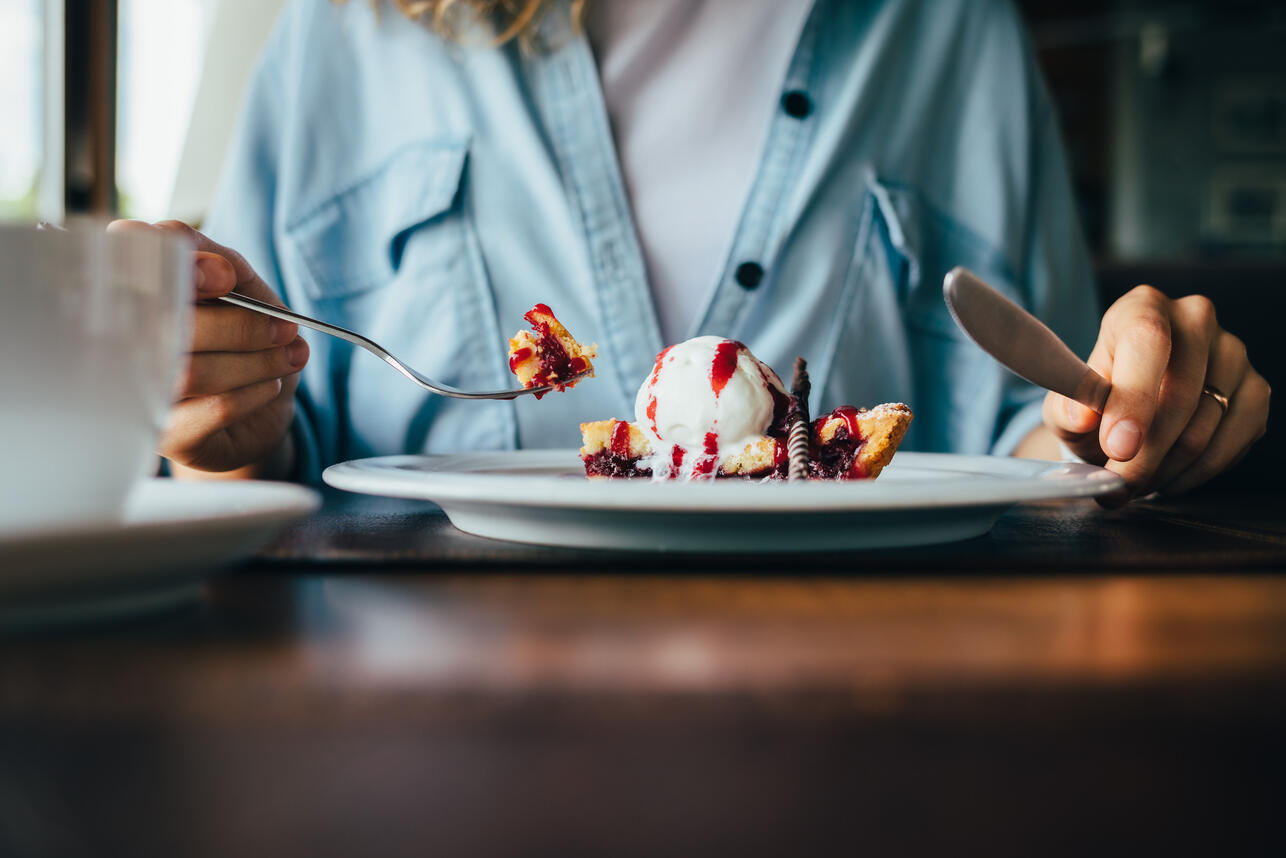 тяга к сладкому, как снизить тягу к сладкому, почему хочется сладкого, как избавиться от тяги к сладкому, белок и тяга к сладкому, рыба и тяга к сладкому, правильное питание и сладкое, омега 3 и аппетит, как контролировать аппетит, чем заменить сладкое