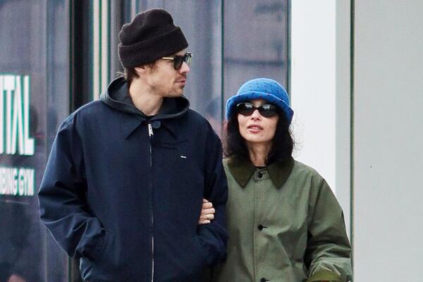 Спровоцировали слух о помолвке: Зои Кравиц появилась с кольцом на безымянном пальце