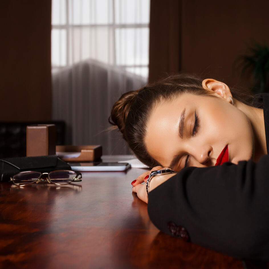 Открытки с первым рабочим днем: 15 картинок для коллег, друзей и родственников