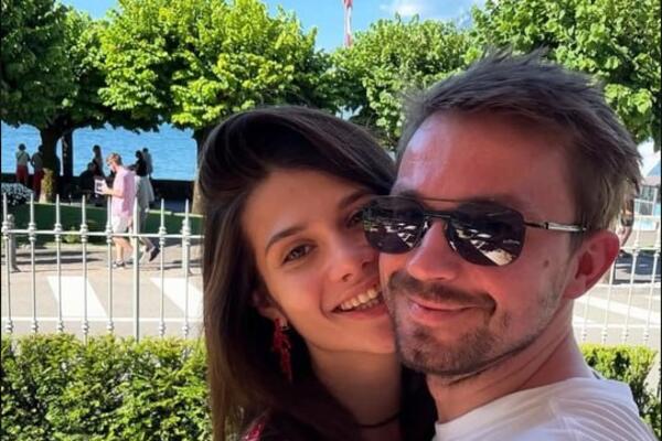 Жена актера Петрова показала из Европы чуть больше, чем просто романтику