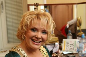 83-летняя Екатерина Шаврина перестала скрывать молодого мужа — переплюнула даже Пугачеву