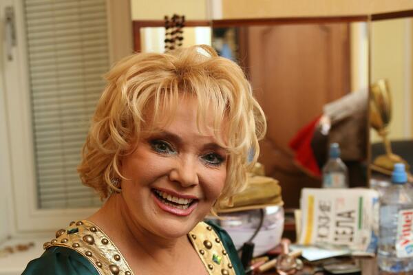 83-летняя Екатерина Шаврина перестала скрывать молодого мужа &mdash; переплюнула даже Пугачеву