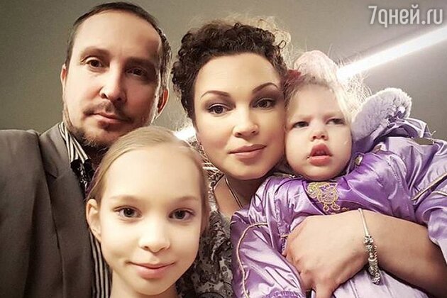 Данко с женой и детьми Софьей и Агатой Данко с женой и детьми Софьей и Агатой