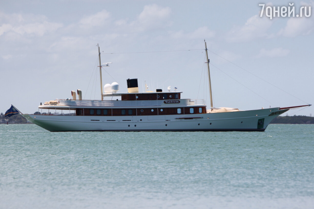 Яхта Vajoliroja, которую Деппу пришлось продать