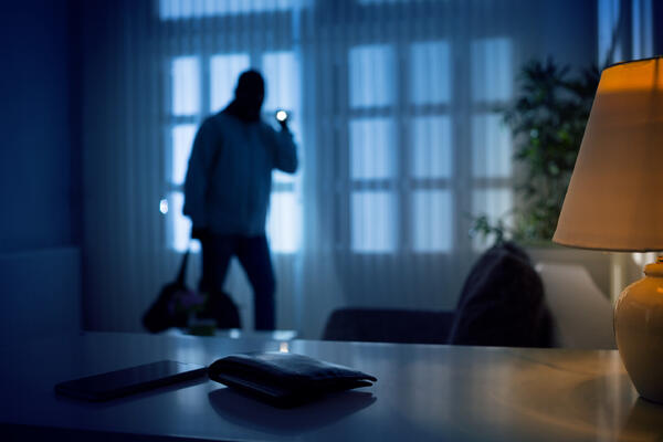 Как понять, что вашим жильем заинтересовались мошенники —  два верных признака