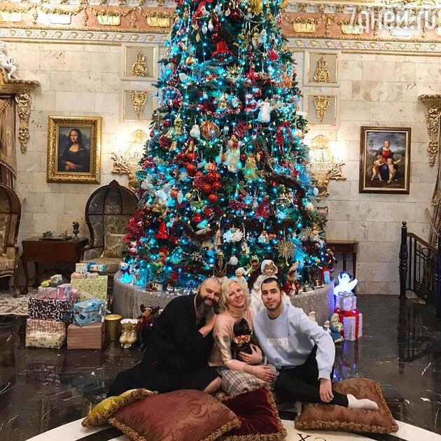 Максим Фадеев с женой Натальей и сыном Саввой