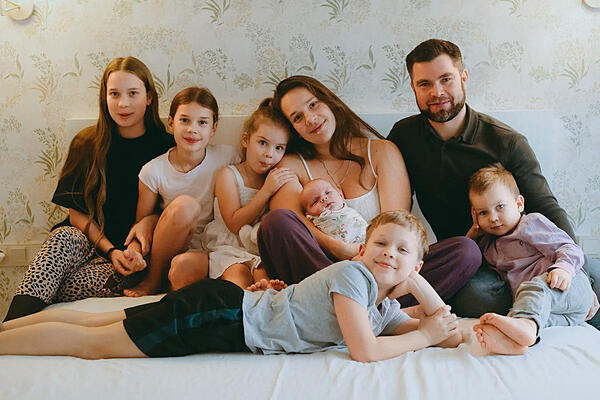 Дмитрий и Вера Ежовы: как живет современная многодетная семья