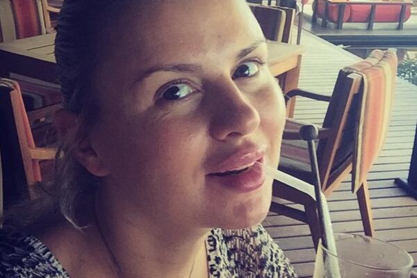 Анна Семенович смутила поклонников снимком без макияжа