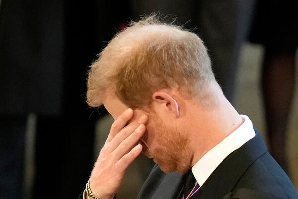 Прости меня, папа: перепуганный принц Гарри просит защиты у Карла III
