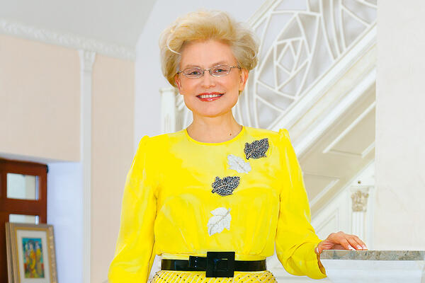 Квартира Елены Малышевой на техэтаже в Москве: кому жить на Руси здорово