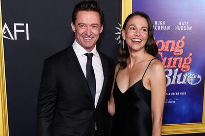 Готов сделать новый шаг в отношениях с любимой: Хью Джекман официально признал свой роман с Саттон   