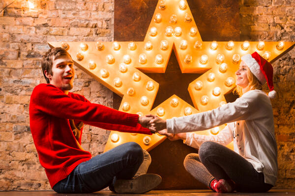 Служебный роман: 3 знака зодиака в декабре имеют полное право отступить от правила