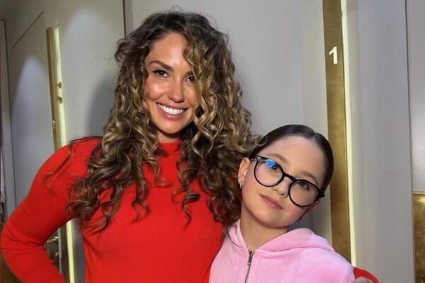 Дочка Муцениеце и Прилучного вышла на подиум в платье-облаке — отчим поддержал