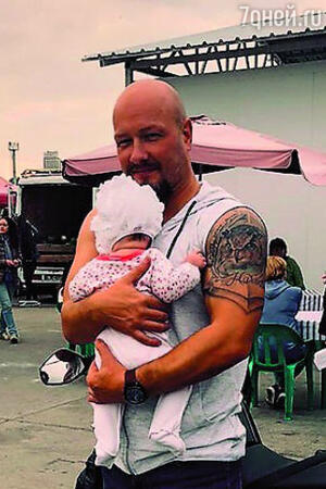 Никита Панфилов с дочкой