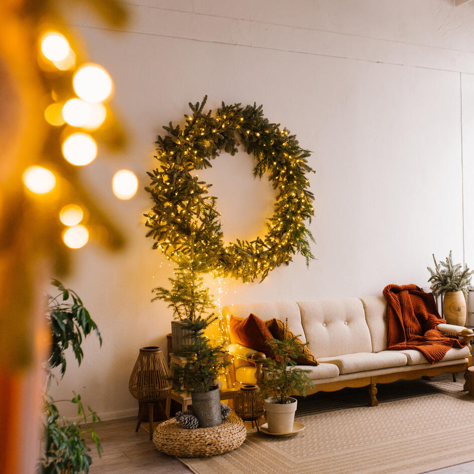 Не елкой единой: чем украсить дом к Новому году