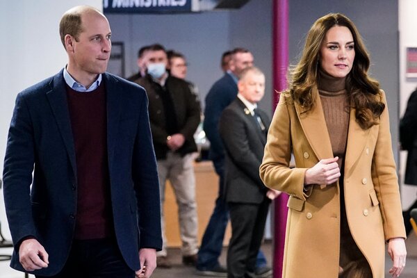 На фоне скандала: Кейт Миддлтон и принц Уильям покидают Лондон