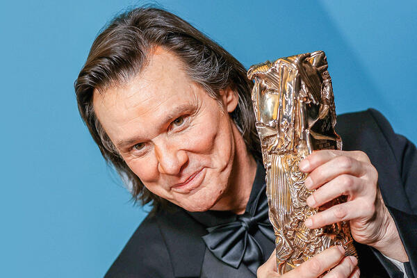 Маска, я тебя знаю!