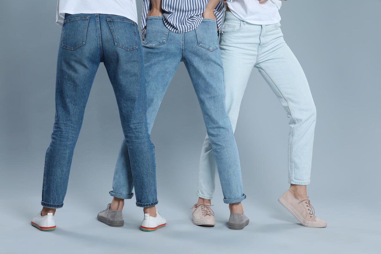Обалденные идеи переделки одежды из старых джинс