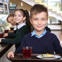 5 правил питания школьников от ведущего педиатра страны
