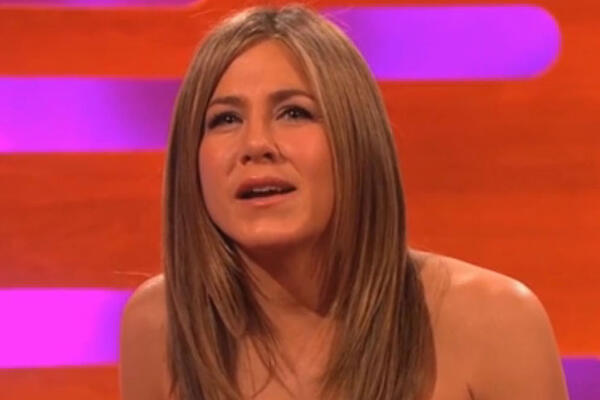 Неудачный ботокс обездвижил лицо Дженнифер Энистон