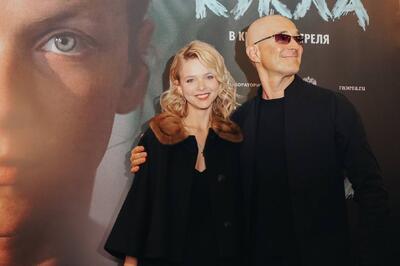 Жена Бероева подогрела слухи о беременности: прятала талию и не пила алкоголь