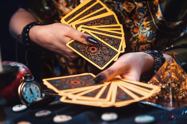 Рыцарь Мечей идет на смену: точный Таро-прогноз на конец недели, с 22 по 26 апреля 