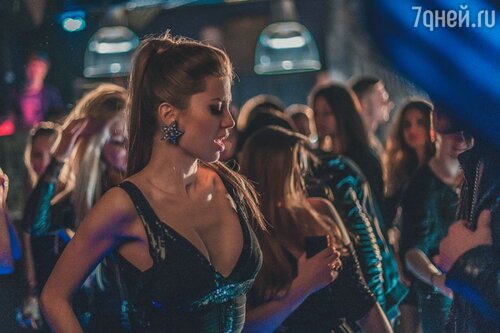 Виктория Боня на съемках клипа Егора Крида на песню «Надо ли»