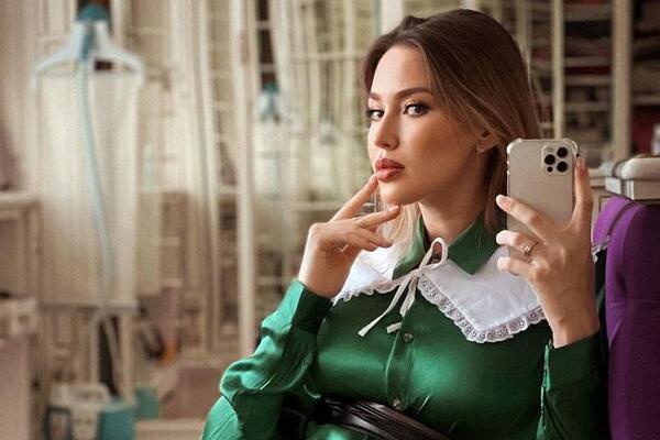 Поджало и перекосило: пластический хирург оценил кривую грудь Костенко