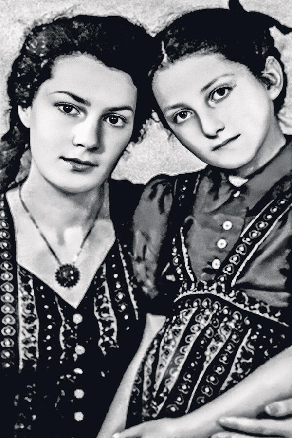 Элина Быстрицкая с сестрой