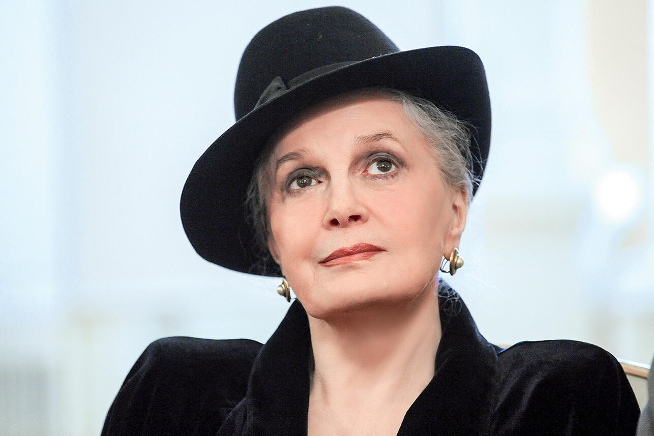 Элина Быстрицкая