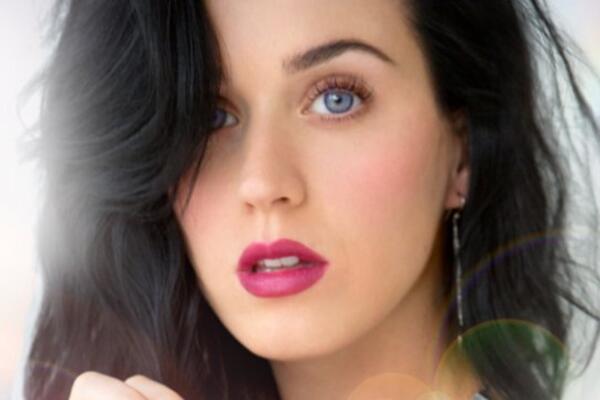 Кэти Перри стала лицом недорогой косметики 