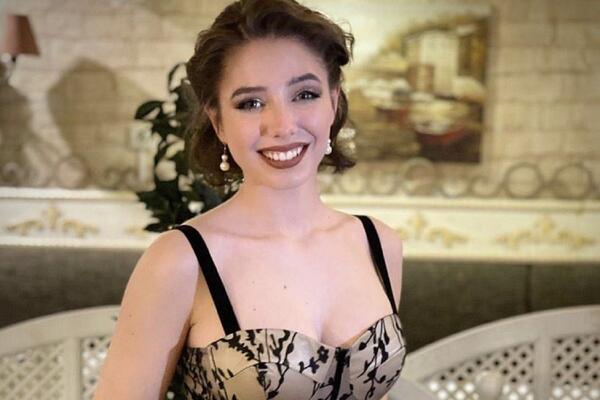 17-летняя дочь Началовой отметила последний звонок — глаз не оторвать