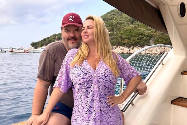 Полуголые женщины и вечеринка до утра: жених Семенович загулял в Таиланде