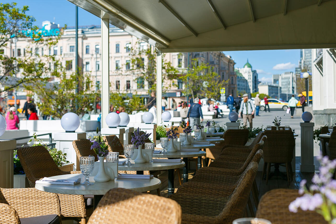 Топ-3 кафе с летними верандами в Москве - 7Дней.ру