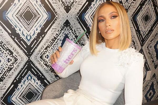 Дженнифер Лопес без макияжа стала неузнаваема