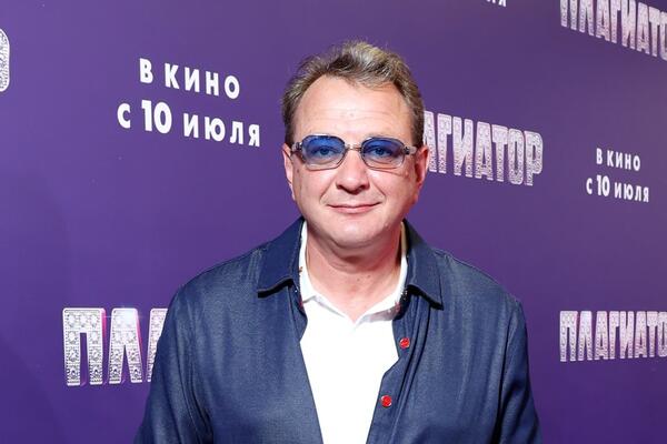 Счастливый Марат Башаров вывел в свет сразу двух любимых женщин