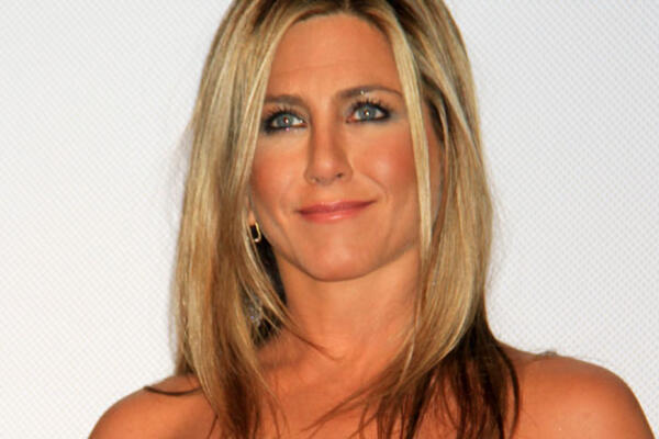 Жених Дженнифер Энистон вылил на нее ведро воды 