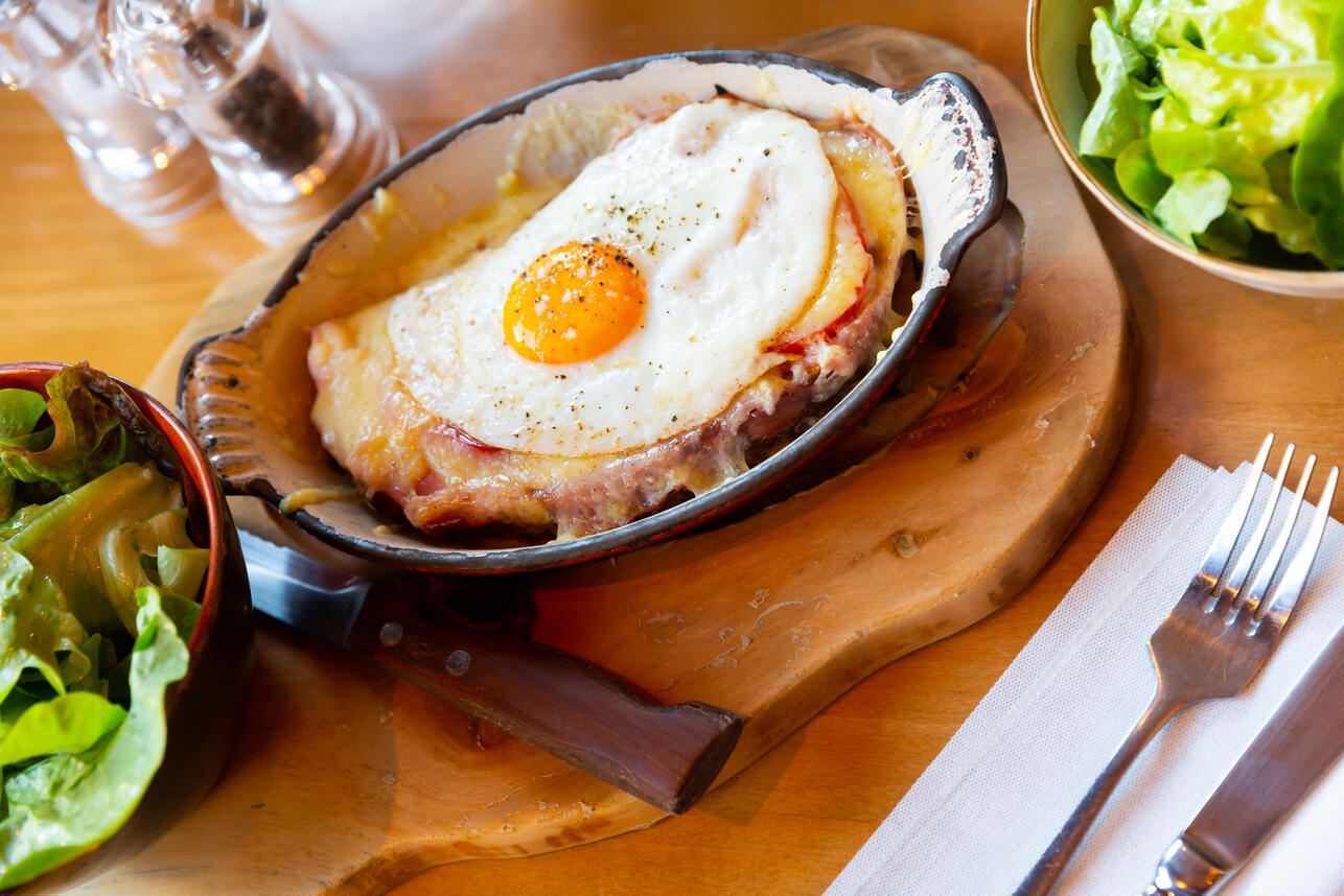 как приготовить яичницу, идеальная яичница, яичница на сливках, яичница без масла, чем заменить масло, как жарить яйца, секрет вкусной яичницы, нежная яичница рецепт, яичница как в кафе, сливки вместо масла