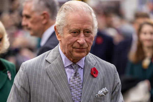 Скрывали ребенка: в семье Карла III родился ещё один мальчик