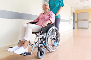 Минтруд признал вызванные COVID-19 осложнения причиной инвалидности