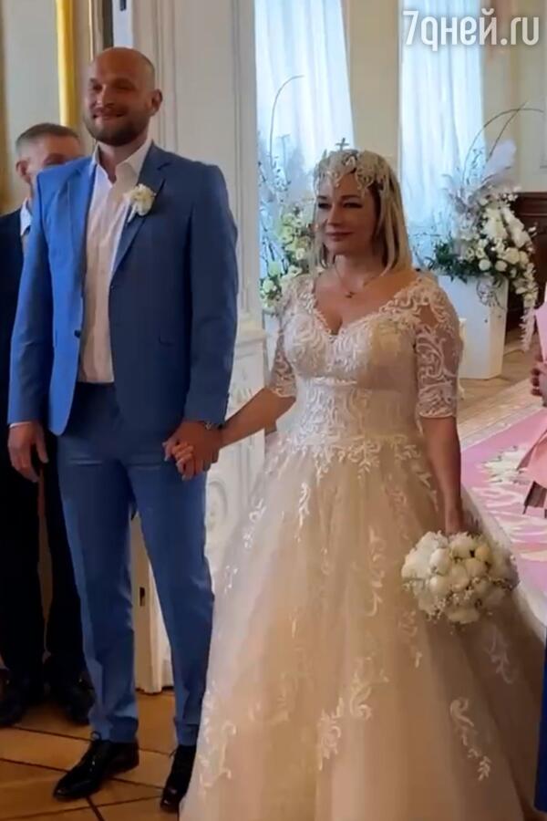 Татьяна Буланова в третий раз вышла замуж.