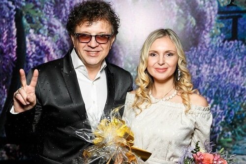 Рома Жуков с женой